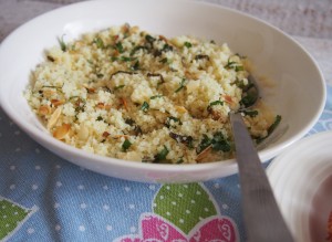 pomidorai su kuskuso salotomis